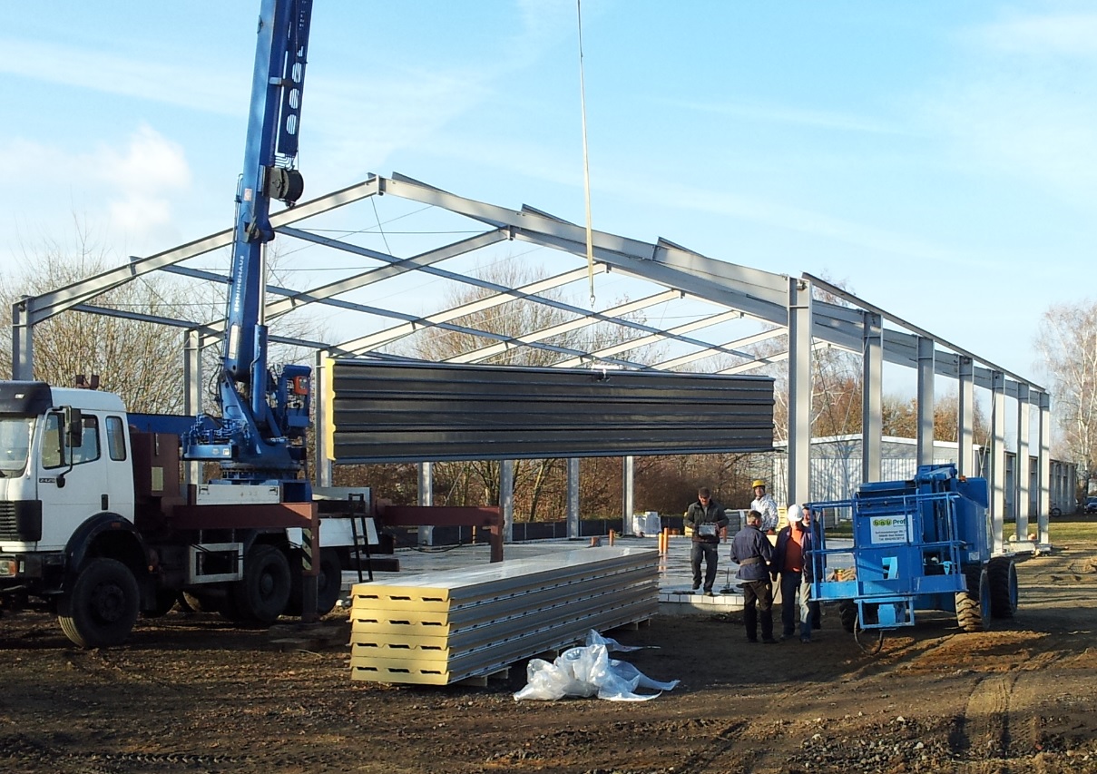 Construction de bâtiments Aufbau einer Leichtbauhalle